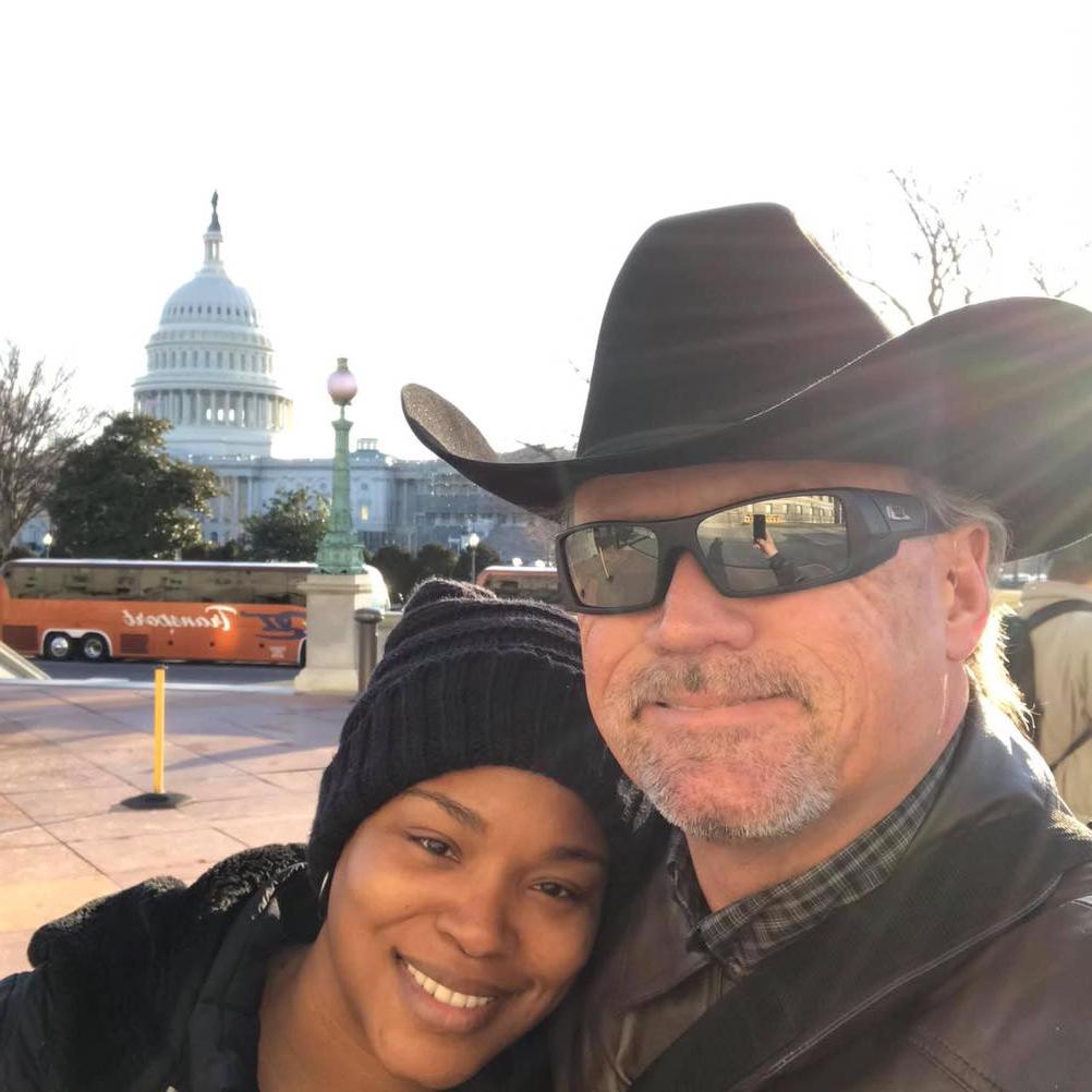 格伦和米卡·皮尤参观国会大厦